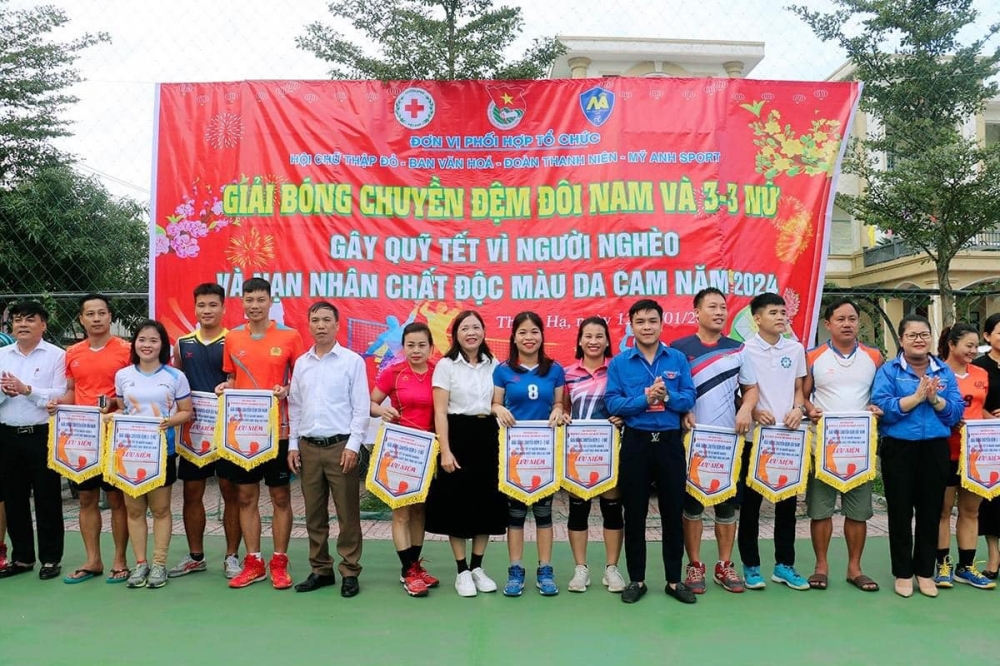 Hội Chữ thập đỏ - BTXH xã Thạch Hạ, thành phố Hà Tĩnh phối hợp tổ chức giải bóng chuyền gây quỹ ủng hộ 