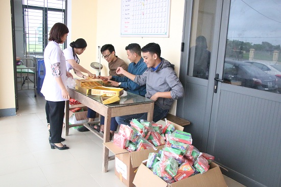 120 người nghèo được khám, tư vấn chăm sóc sức khỏe và cấp thuốc miễn phí tại xã Thạch Xuân, huyện Thạch Hà