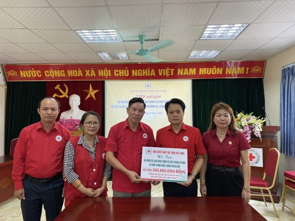 Thạch Hà quyên góp ủng hộ hơn 124 triệu hỗ trợ gia đình nạn nhân vụ cháy chung cư mini tại Hà Nội