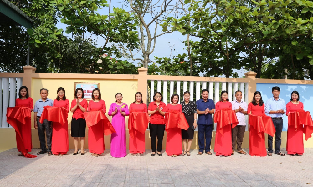 Chiều 6/4, Hội Chữ thập đỏ huyện Thạch Hà phối hợp với UBND xã Đỉnh Bàn và trưởng Mầm non Đỉnh Bàn đã tổ chức lễ khánh thành công trình sửa chữa trường học bị ảnh hưởng bởi thiên tai.