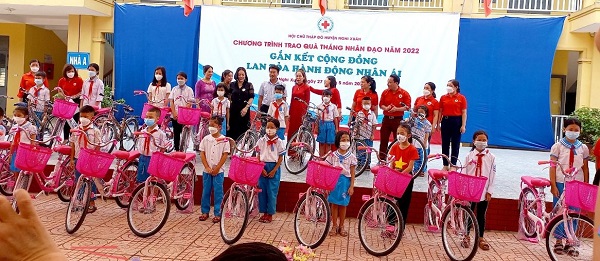 Hội Chữ thập đỏ huyện Nghi Xuân tổ chức Chương trình trao quà 