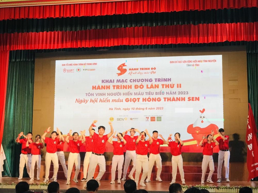  Hà Tĩnh : Khai mạc Chương trình Hành trình đỏ lần thứ II.