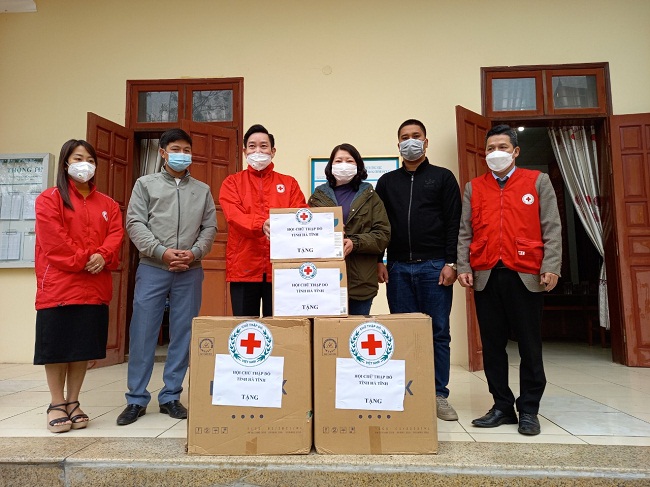 Hội Chữ thập đỏ Hà tĩnh hỗ trợ chống dịch Covid-19  cho xã Trường Sơn, huyện Đức Thọ