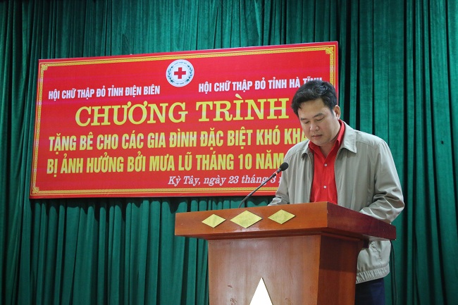 Đồng chí Lò Văn Đức - Chủ tịch Hội Chữ thập đỏ tỉnh Điện Biên phát biểu tại Chương trình
